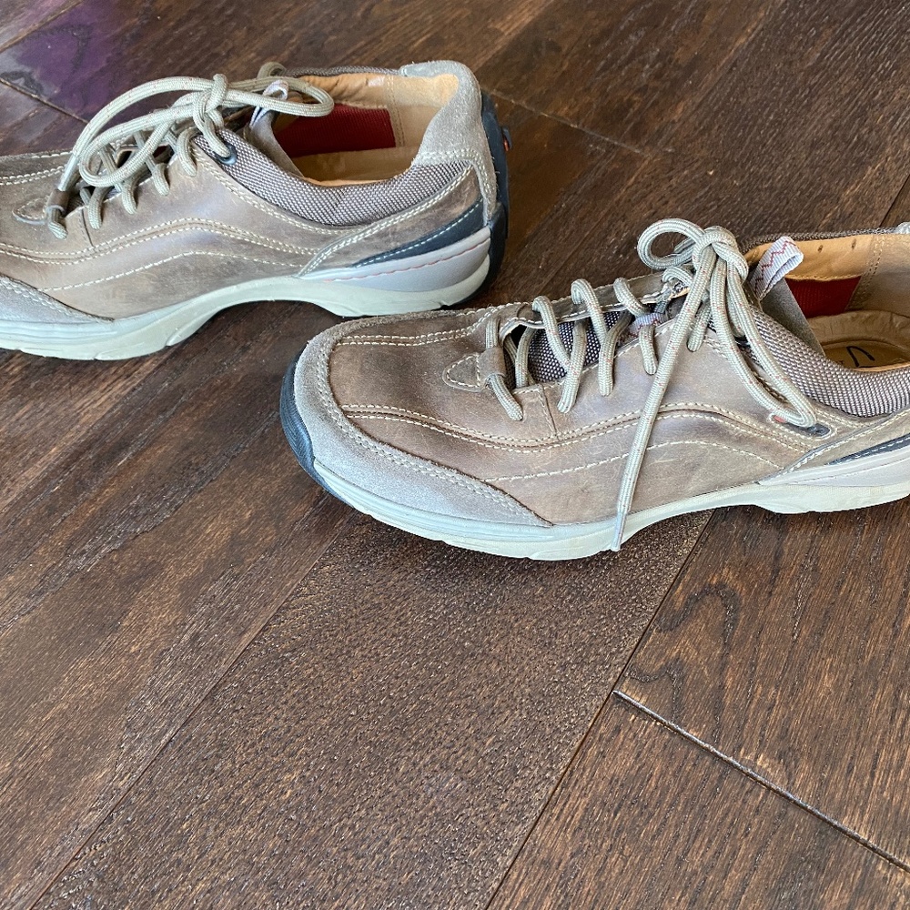 Men's Casual Shoe (Clark's) Size 8.5 Wide (Active Air Vent Model)